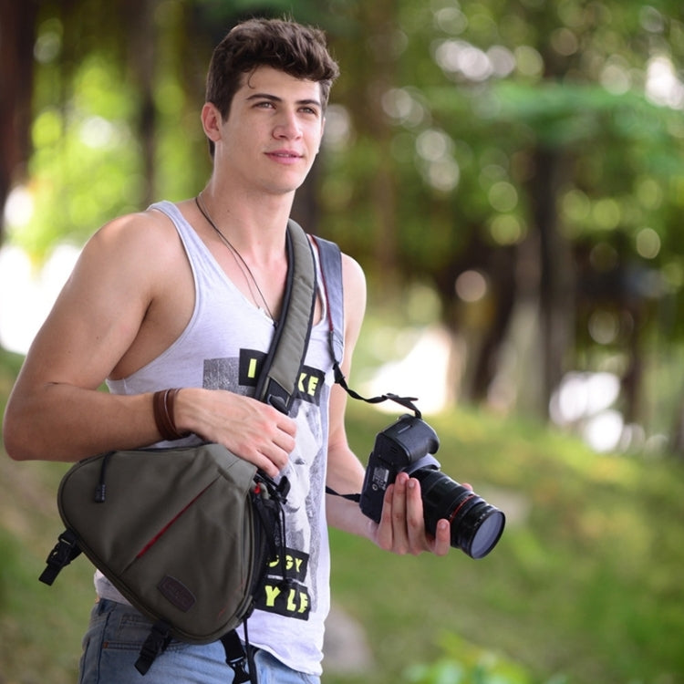 CADEN Forma de triángulo Tscope Sling Hombro Cruz Bolsas para cámaras digitales Estuche Bolsa suave con cubierta para lluvia para Canon Nikon Sony K1, Tamaño: 36 * 31 * 15 cm