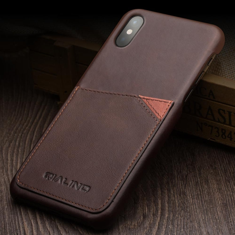 Para iPhone X / XS QIALINO Funda protectora de cuero de vaca a prueba de golpes con ranura para tarjeta