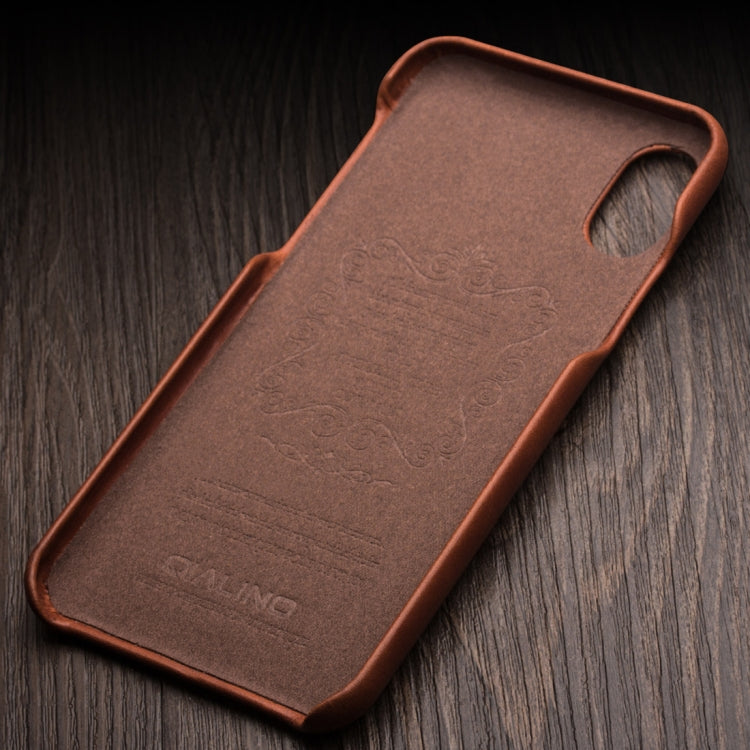 Para iPhone X / XS QIALINO Funda protectora de cuero de vaca a prueba de golpes con ranura para tarjeta