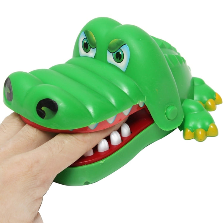 Cocodrilo loco empujando los dientes para morder el juguete, Crocodile Shape