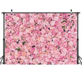 Tela rosa con fondo de pared de rosas