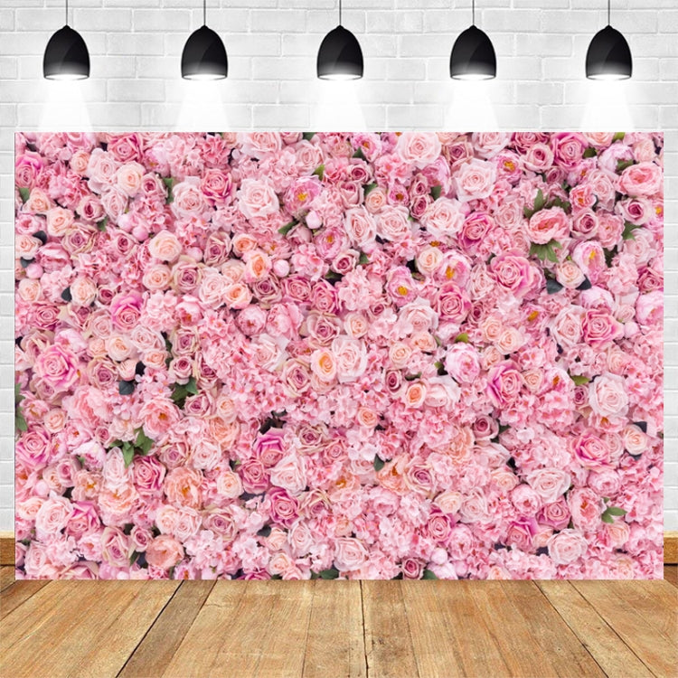Tela rosa con fondo de pared de rosas