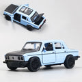 Coche en miniatura de aleación 1:36, tres puertas abiertas, coche pequeño, juguetes, adornos para pasteles