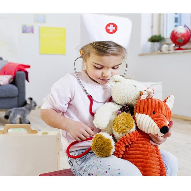 Pequeñas enfermeras sirven a los médicos, experiencia de cosplay, ropa con juguetes y regalos para niños